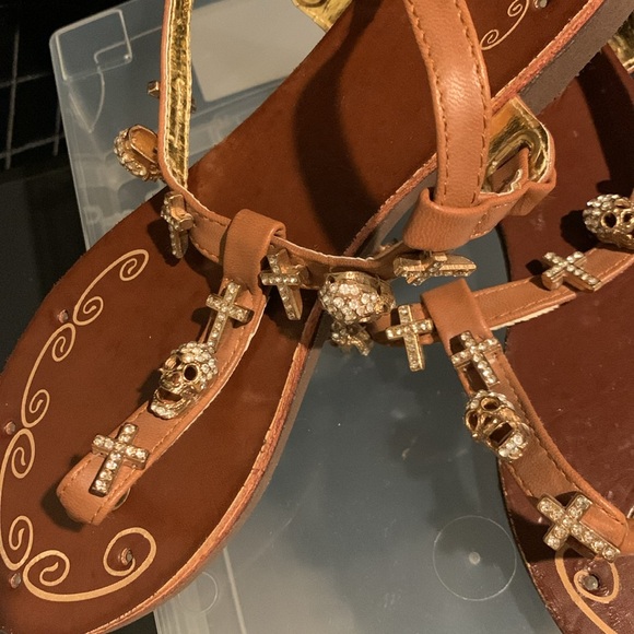 CR COLLECTION Women’s Skull and Cross Jewelled Sandals - New Without Tags - Picture 3 of 8